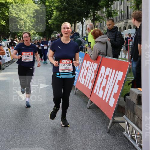 14.06.2026 - REWE Women's Run Strokosch-Dieckow http://msf.ph/oto/9787400 14.06.2026 10:15:46 Ziel 10171, 10202, 10249, 10432, 10570, 10612, 10619, 11106 meine-sportfotos.de