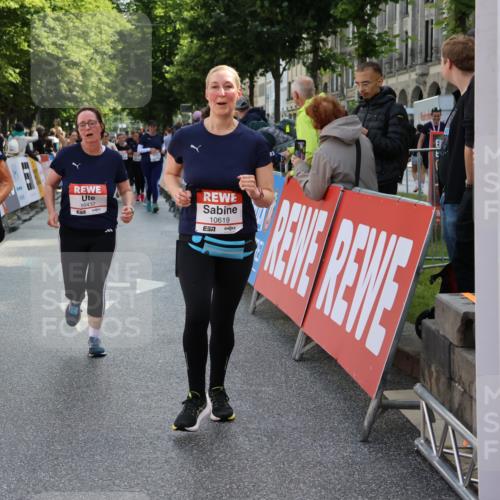 14.06.2026 - REWE Women's Run Strokosch-Dieckow http://msf.ph/oto/9787401 14.06.2026 10:15:46 Ziel 10171, 10202, 10249, 10432, 10570, 10612, 10619, 11106 meine-sportfotos.de