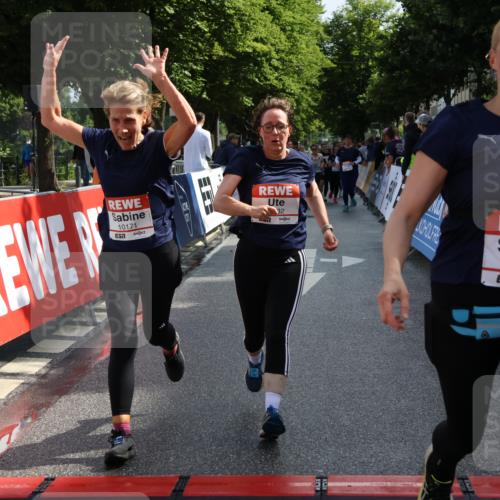 14.06.2026 - REWE Women's Run Strokosch-Dieckow http://msf.ph/oto/9787407 14.06.2026 10:15:47 Ziel 10171, 10202, 10249, 10432, 10570, 10612, 10619, 11106 meine-sportfotos.de