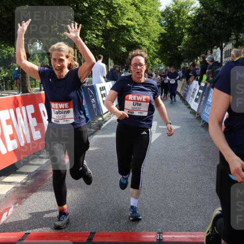 14.06.2026 - REWE Women's Run Strokosch-Dieckow http://msf.ph/oto/9787408 14.06.2026 10:15:47 Ziel 10171, 10202, 10249, 10432, 10570, 10612, 10619, 11106 meine-sportfotos.de