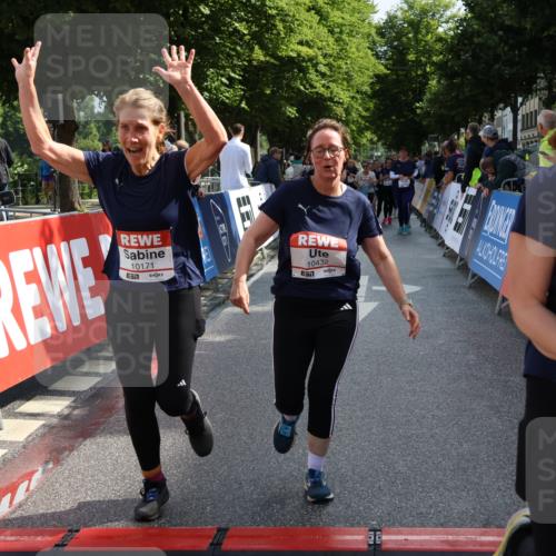 14.06.2026 - REWE Women's Run Strokosch-Dieckow http://msf.ph/oto/9787409 14.06.2026 10:15:47 Ziel 10171, 10202, 10249, 10432, 10570, 10612, 10619, 11106 meine-sportfotos.de