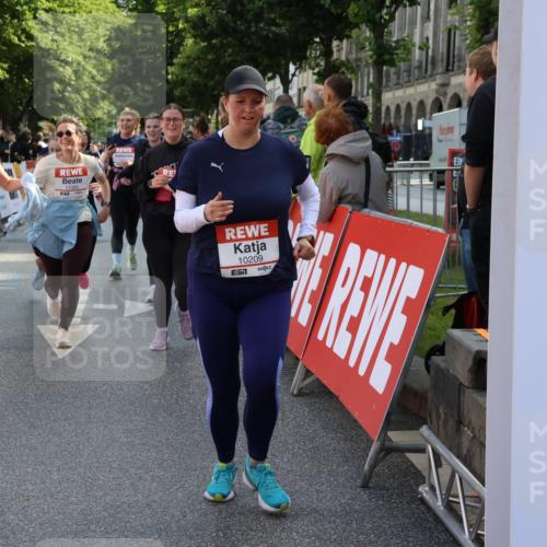 14.06.2026 - REWE Women's Run Strokosch-Dieckow http://msf.ph/oto/9787410 14.06.2026 10:15:54 Ziel 10171, 10209, 10314, 10420, 10432, 10487, 10619, 10698, 11029, 11168, 11380, 11381 meine-sportfotos.de