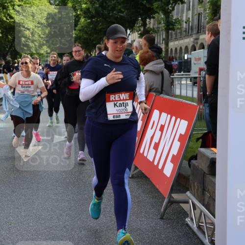 14.06.2026 - REWE Women's Run Strokosch-Dieckow http://msf.ph/oto/9787412 14.06.2026 10:15:54 Ziel 10171, 10209, 10314, 10420, 10432, 10487, 10619, 10698, 11029, 11168, 11380, 11381 meine-sportfotos.de