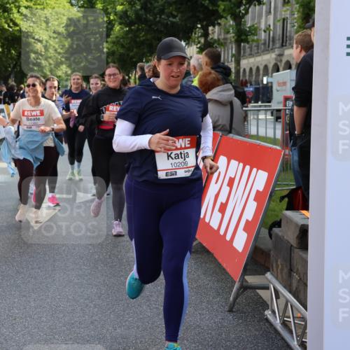 14.06.2026 - REWE Women's Run Strokosch-Dieckow http://msf.ph/oto/9787413 14.06.2026 10:15:54 Ziel 10171, 10209, 10314, 10420, 10432, 10487, 10619, 10698, 11029, 11168, 11380, 11381 meine-sportfotos.de