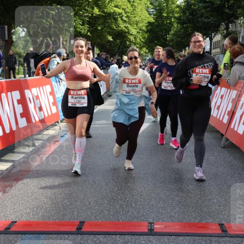 14.06.2026 - REWE Women's Run Strokosch-Dieckow http://msf.ph/oto/9787415 14.06.2026 10:15:55 Ziel 10171, 10209, 10314, 10420, 10432, 10487, 10619, 10698, 11029, 11168, 11380, 11381 meine-sportfotos.de