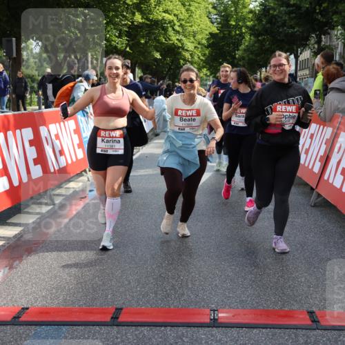 14.06.2026 - REWE Women's Run Strokosch-Dieckow http://msf.ph/oto/9787416 14.06.2026 10:15:55 Ziel 10171, 10209, 10314, 10420, 10432, 10487, 10619, 10698, 11029, 11168, 11380, 11381 meine-sportfotos.de