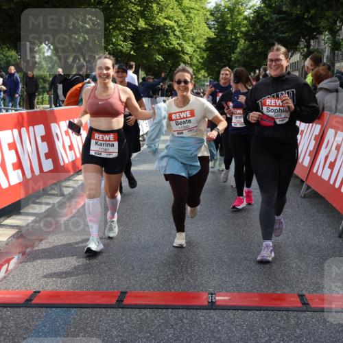14.06.2026 - REWE Women's Run Strokosch-Dieckow http://msf.ph/oto/9787420 14.06.2026 10:15:56 Ziel 10209, 10314, 10420, 10487, 10698, 11029, 11168, 11380, 11381 meine-sportfotos.de