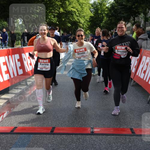 14.06.2026 - REWE Women's Run Strokosch-Dieckow http://msf.ph/oto/9787421 14.06.2026 10:15:56 Ziel 10209, 10314, 10420, 10487, 10698, 11029, 11168, 11380, 11381 meine-sportfotos.de
