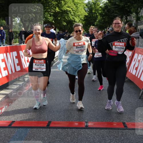 14.06.2026 - REWE Women's Run Strokosch-Dieckow http://msf.ph/oto/9787423 14.06.2026 10:15:56 Ziel 10209, 10314, 10420, 10487, 10698, 11029, 11168, 11380, 11381 meine-sportfotos.de
