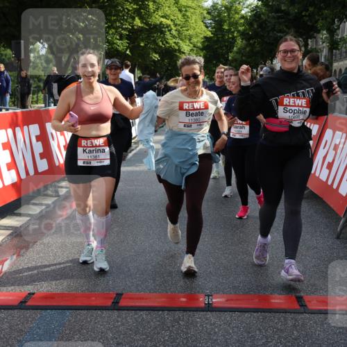 14.06.2026 - REWE Women's Run Strokosch-Dieckow http://msf.ph/oto/9787424 14.06.2026 10:15:56 Ziel 10209, 10314, 10420, 10487, 10698, 11029, 11168, 11380, 11381 meine-sportfotos.de