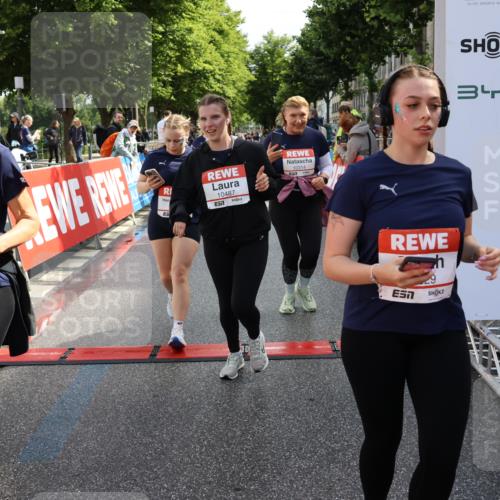 14.06.2026 - REWE Women's Run Strokosch-Dieckow http://msf.ph/oto/9787425 14.06.2026 10:15:58 Ziel 10209, 10314, 10420, 10472, 10487, 10698, 11029, 11168, 11380, 11381 meine-sportfotos.de