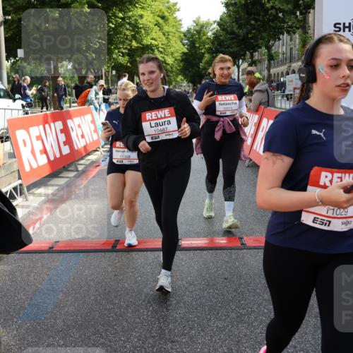 14.06.2026 - REWE Women's Run Strokosch-Dieckow http://msf.ph/oto/9787427 14.06.2026 10:15:58 Ziel 10209, 10314, 10420, 10472, 10487, 10698, 11029, 11168, 11380, 11381 meine-sportfotos.de