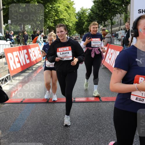 14.06.2026 - REWE Women's Run Strokosch-Dieckow http://msf.ph/oto/9787428 14.06.2026 10:15:58 Ziel 10209, 10314, 10420, 10472, 10487, 10698, 11029, 11168, 11380, 11381 meine-sportfotos.de
