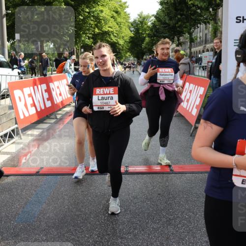 14.06.2026 - REWE Women's Run Strokosch-Dieckow http://msf.ph/oto/9787429 14.06.2026 10:15:58 Ziel 10209, 10314, 10420, 10472, 10487, 10698, 11029, 11168, 11380, 11381 meine-sportfotos.de