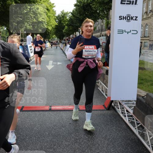 14.06.2026 - REWE Women's Run Strokosch-Dieckow http://msf.ph/oto/9787430 14.06.2026 10:15:59 Ziel 10209, 10314, 10420, 10472, 10487, 10698, 11029, 11168, 11380, 11381 meine-sportfotos.de