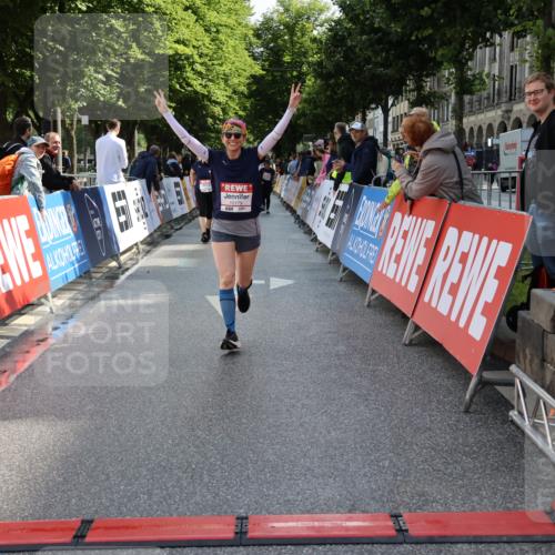 14.06.2026 - REWE Women's Run Strokosch-Dieckow http://msf.ph/oto/9787438 14.06.2026 10:16:11 Ziel 10179 meine-sportfotos.de