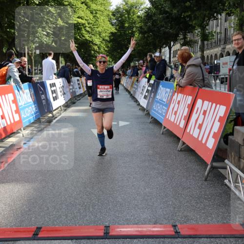 14.06.2026 - REWE Women's Run Strokosch-Dieckow http://msf.ph/oto/9787440 14.06.2026 10:16:11 Ziel 10179 meine-sportfotos.de
