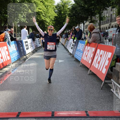 14.06.2026 - REWE Women's Run Strokosch-Dieckow http://msf.ph/oto/9787444 14.06.2026 10:16:12 Ziel 10179 meine-sportfotos.de