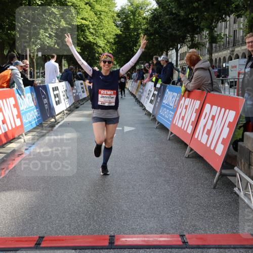 14.06.2026 - REWE Women's Run Strokosch-Dieckow http://msf.ph/oto/9787445 14.06.2026 10:16:12 Ziel 10179 meine-sportfotos.de