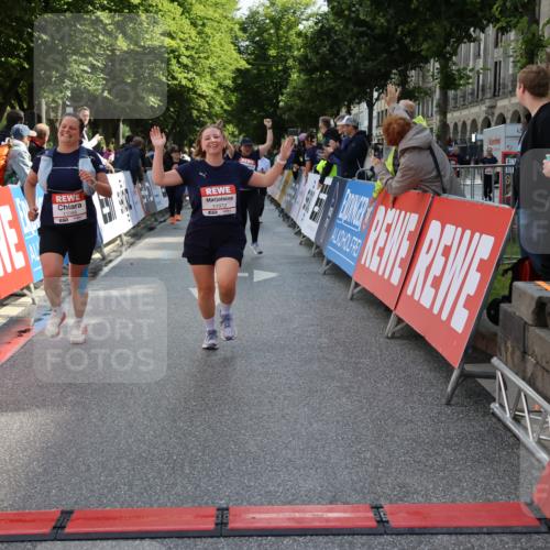 14.06.2026 - REWE Women's Run Strokosch-Dieckow http://msf.ph/oto/9787454 14.06.2026 10:16:18 Ziel 10037, 10038, 10179, 11072, 11085 meine-sportfotos.de
