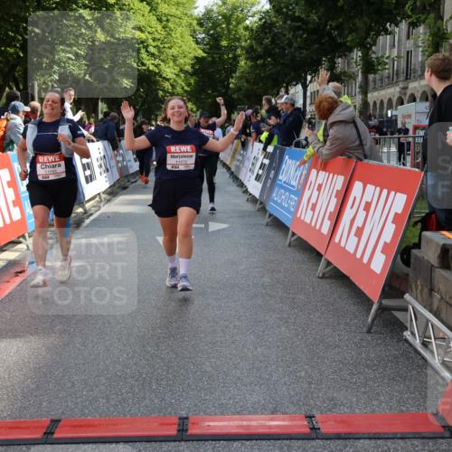 14.06.2026 - REWE Women's Run Strokosch-Dieckow http://msf.ph/oto/9787455 14.06.2026 10:16:19 Ziel 10037, 10038, 10143, 10179, 11072, 11085 meine-sportfotos.de