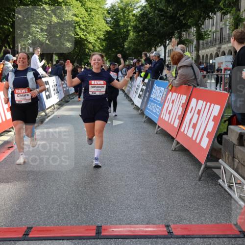 14.06.2026 - REWE Women's Run Strokosch-Dieckow http://msf.ph/oto/9787457 14.06.2026 10:16:19 Ziel 10037, 10038, 10143, 10179, 11072, 11085 meine-sportfotos.de