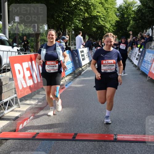 14.06.2026 - REWE Women's Run Strokosch-Dieckow http://msf.ph/oto/9787459 14.06.2026 10:16:19 Ziel 10037, 10038, 10143, 10179, 11072, 11085 meine-sportfotos.de