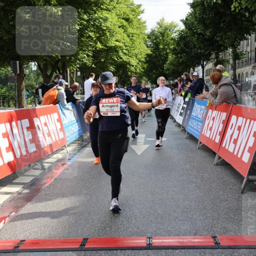 14.06.2026 - REWE Women's Run Strokosch-Dieckow http://msf.ph/oto/9787463 14.06.2026 10:16:22 Ziel 10037, 10038, 10143, 10200, 10289, 11061, 11072, 11085 meine-sportfotos.de