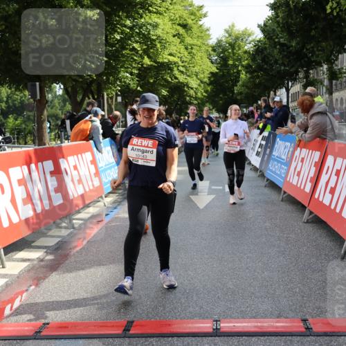 14.06.2026 - REWE Women's Run Strokosch-Dieckow http://msf.ph/oto/9787466 14.06.2026 10:16:23 Ziel 10037, 10038, 10143, 10200, 10289, 11061, 11072, 11085 meine-sportfotos.de