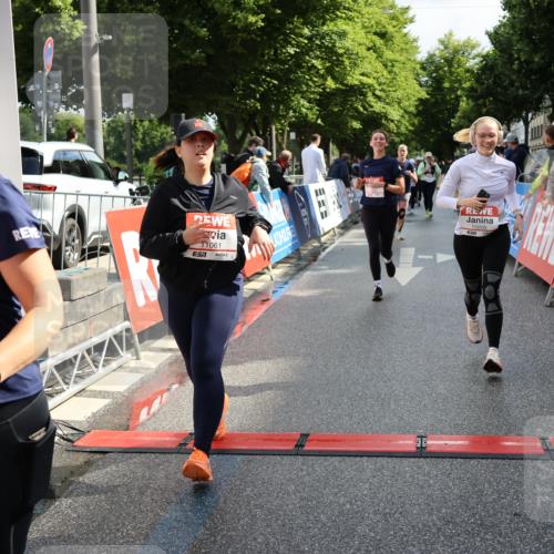 14.06.2026 - REWE Women's Run Strokosch-Dieckow http://msf.ph/oto/9787473 14.06.2026 10:16:24 Ziel 10037, 10038, 10143, 10200, 10289, 11061, 11072, 11085, 11227 meine-sportfotos.de