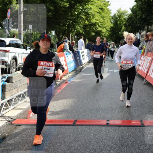 14.06.2026 - REWE Women's Run Strokosch-Dieckow http://msf.ph/oto/9787475 14.06.2026 10:16:24 Ziel 10037, 10038, 10143, 10200, 10289, 11061, 11072, 11085, 11227 meine-sportfotos.de