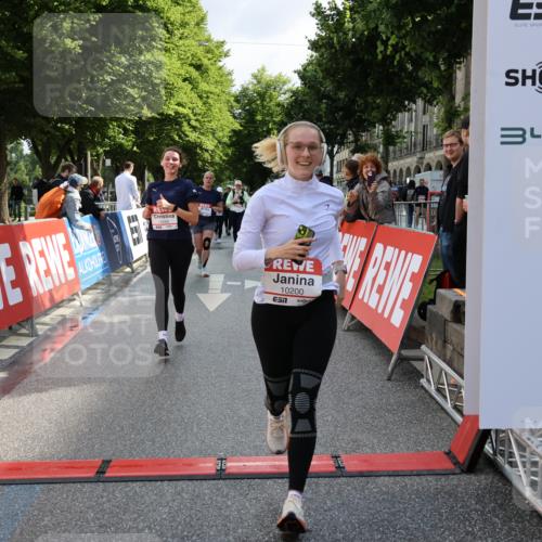 14.06.2026 - REWE Women's Run Strokosch-Dieckow http://msf.ph/oto/9787476 14.06.2026 10:16:25 Ziel 10037, 10038, 10143, 10200, 10289, 11061, 11072, 11085, 11227 meine-sportfotos.de