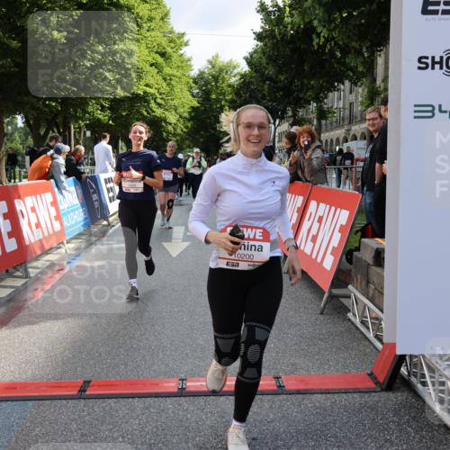 14.06.2026 - REWE Women's Run Strokosch-Dieckow http://msf.ph/oto/9787477 14.06.2026 10:16:25 Ziel 10037, 10038, 10143, 10200, 10289, 11061, 11072, 11085, 11227 meine-sportfotos.de