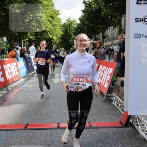 14.06.2026 - REWE Women's Run Strokosch-Dieckow http://msf.ph/oto/9787478 14.06.2026 10:16:25 Ziel 10037, 10038, 10143, 10200, 10289, 11061, 11072, 11085, 11227 meine-sportfotos.de