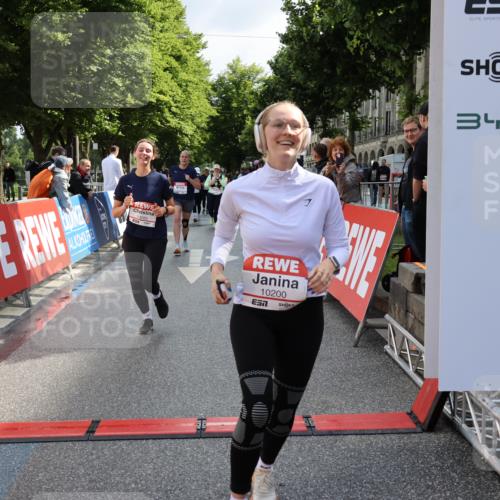 14.06.2026 - REWE Women's Run Strokosch-Dieckow http://msf.ph/oto/9787479 14.06.2026 10:16:25 Ziel 10037, 10038, 10143, 10200, 10289, 11061, 11072, 11085, 11227 meine-sportfotos.de