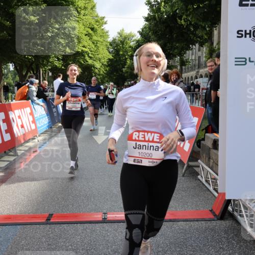14.06.2026 - REWE Women's Run Strokosch-Dieckow http://msf.ph/oto/9787481 14.06.2026 10:16:25 Ziel 10037, 10038, 10143, 10200, 10289, 11061, 11072, 11085, 11227 meine-sportfotos.de