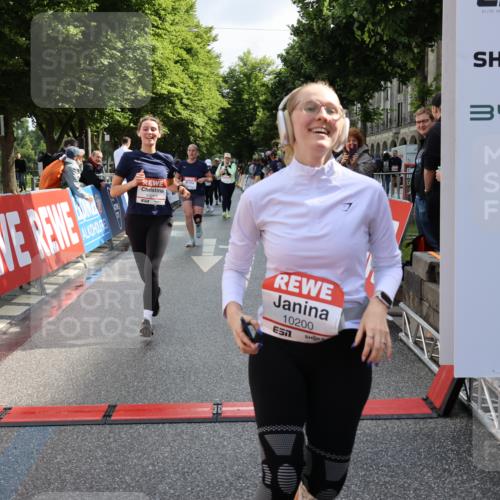 14.06.2026 - REWE Women's Run Strokosch-Dieckow http://msf.ph/oto/9787482 14.06.2026 10:16:25 Ziel 10037, 10038, 10143, 10200, 10289, 11061, 11072, 11085, 11227 meine-sportfotos.de