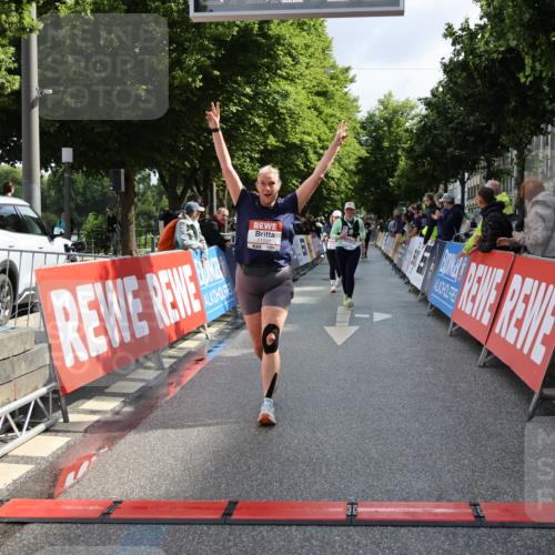 14.06.2026 - REWE Women's Run Strokosch-Dieckow http://msf.ph/oto/9787483 14.06.2026 10:16:28 Ziel 10143, 10200, 10289, 11061, 11085, 11227, 11490 meine-sportfotos.de