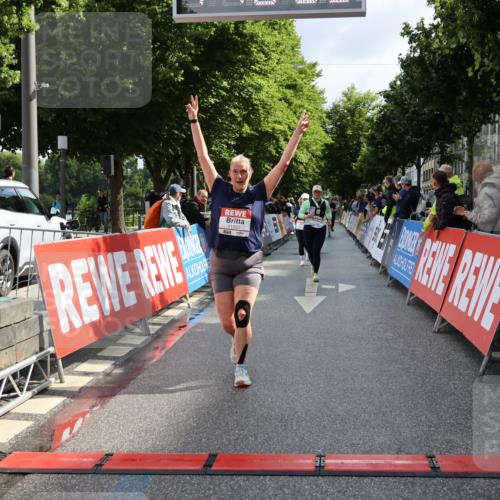 14.06.2026 - REWE Women's Run Strokosch-Dieckow http://msf.ph/oto/9787484 14.06.2026 10:16:28 Ziel 10143, 10200, 10289, 11061, 11085, 11227, 11490 meine-sportfotos.de