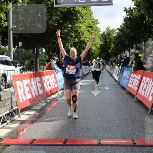 14.06.2026 - REWE Women's Run Strokosch-Dieckow http://msf.ph/oto/9787485 14.06.2026 10:16:28 Ziel 10143, 10200, 10289, 11061, 11085, 11227, 11490 meine-sportfotos.de