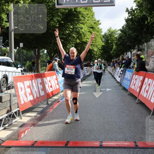 14.06.2026 - REWE Women's Run Strokosch-Dieckow http://msf.ph/oto/9787486 14.06.2026 10:16:28 Ziel 10143, 10200, 10289, 11061, 11085, 11227, 11490 meine-sportfotos.de