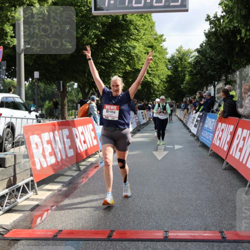 14.06.2026 - REWE Women's Run Strokosch-Dieckow http://msf.ph/oto/9787487 14.06.2026 10:16:28 Ziel 10143, 10200, 10289, 11061, 11085, 11227, 11490 meine-sportfotos.de
