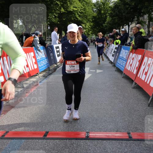14.06.2026 - REWE Women's Run Strokosch-Dieckow http://msf.ph/oto/9787493 14.06.2026 10:16:33 Ziel 10289, 10658, 11222, 11227, 11460, 11490 meine-sportfotos.de