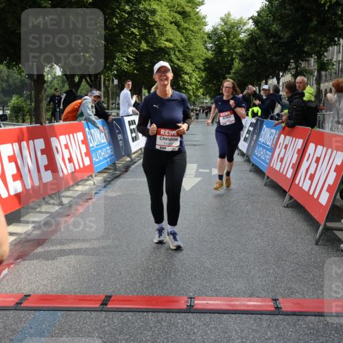 14.06.2026 - REWE Women's Run Strokosch-Dieckow http://msf.ph/oto/9787498 14.06.2026 10:16:34 Ziel 10289, 10658, 11222, 11227, 11460, 11490 meine-sportfotos.de