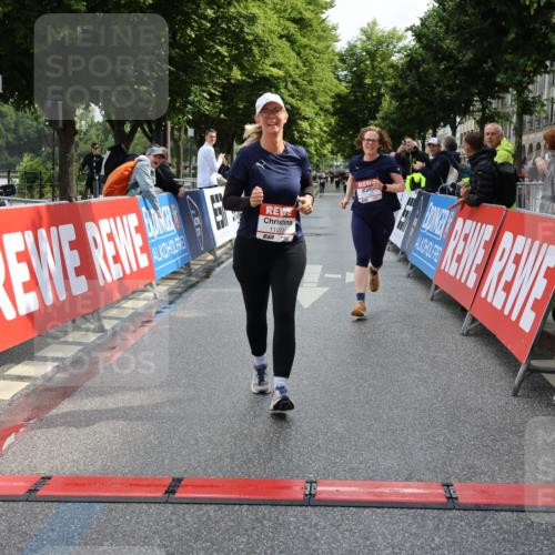 14.06.2026 - REWE Women's Run Strokosch-Dieckow http://msf.ph/oto/9787499 14.06.2026 10:16:34 Ziel 10289, 10658, 11222, 11227, 11460, 11490 meine-sportfotos.de