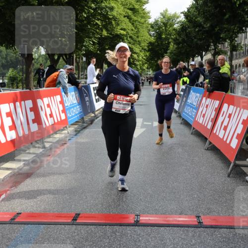 14.06.2026 - REWE Women's Run Strokosch-Dieckow http://msf.ph/oto/9787501 14.06.2026 10:16:34 Ziel 10289, 10658, 11222, 11227, 11460, 11490 meine-sportfotos.de