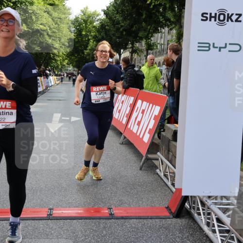 14.06.2026 - REWE Women's Run Strokosch-Dieckow http://msf.ph/oto/9787503 14.06.2026 10:16:35 Ziel 10658, 11222, 11227, 11460, 11490 meine-sportfotos.de