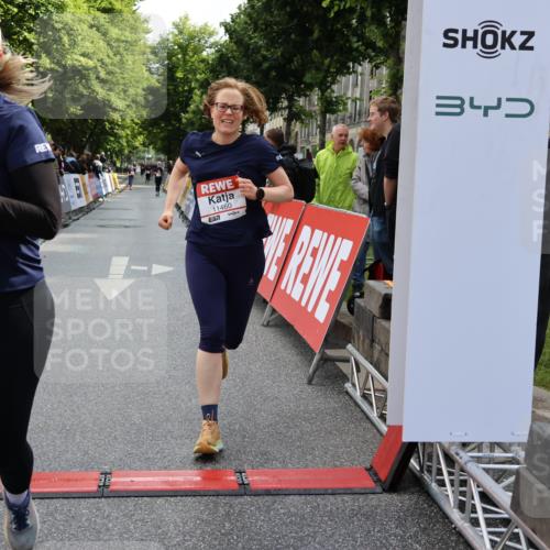 14.06.2026 - REWE Women's Run Strokosch-Dieckow http://msf.ph/oto/9787505 14.06.2026 10:16:36 Ziel 10658, 11222, 11227, 11460, 11490 meine-sportfotos.de