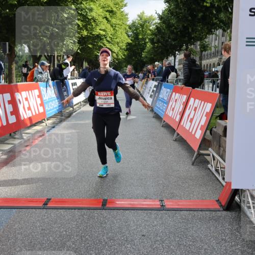 14.06.2026 - REWE Women's Run Strokosch-Dieckow http://msf.ph/oto/9787509 14.06.2026 10:16:54 Ziel 10187, 11231 meine-sportfotos.de