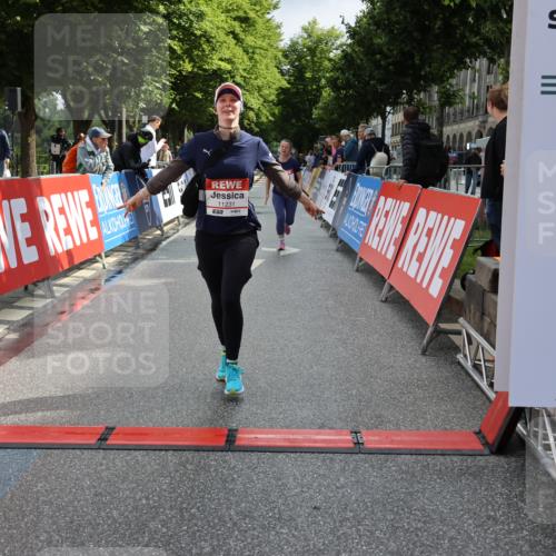 14.06.2026 - REWE Women's Run Strokosch-Dieckow http://msf.ph/oto/9787511 14.06.2026 10:16:54 Ziel 10187, 11231 meine-sportfotos.de
